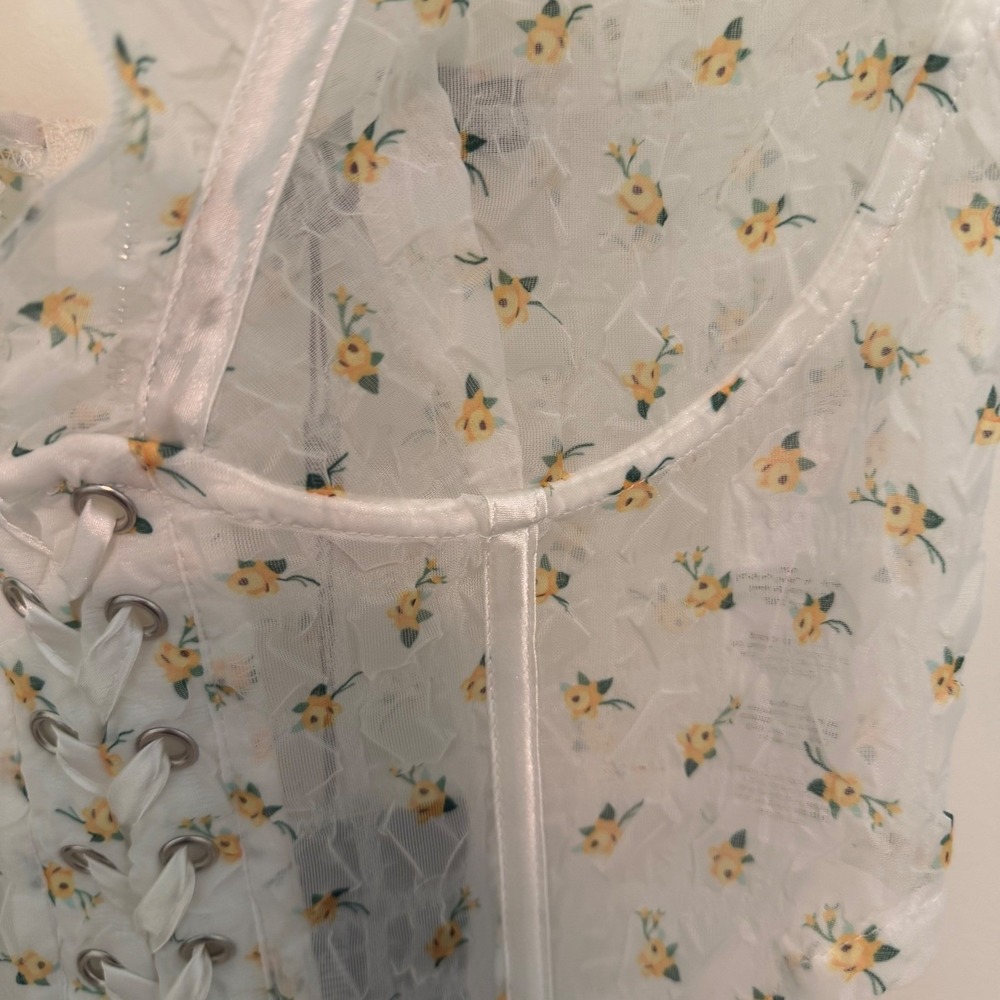 PrettyLittleThing White Floral Mesh Corset Top Ruffle Lace Up V-Neck Size 2 NWT - Picture 4 of 5
